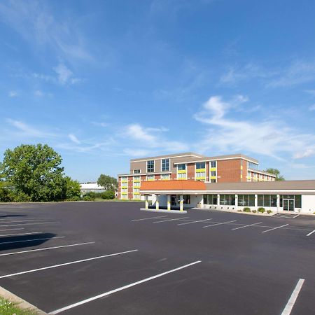 Days Inn & Suites By Wyndham Grand Rapids Near Downtown ワイオミング エクステリア 写真