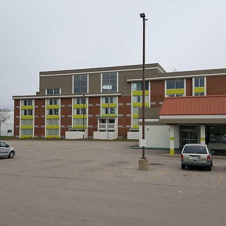 Days Inn & Suites By Wyndham Grand Rapids Near Downtown ワイオミング エクステリア 写真