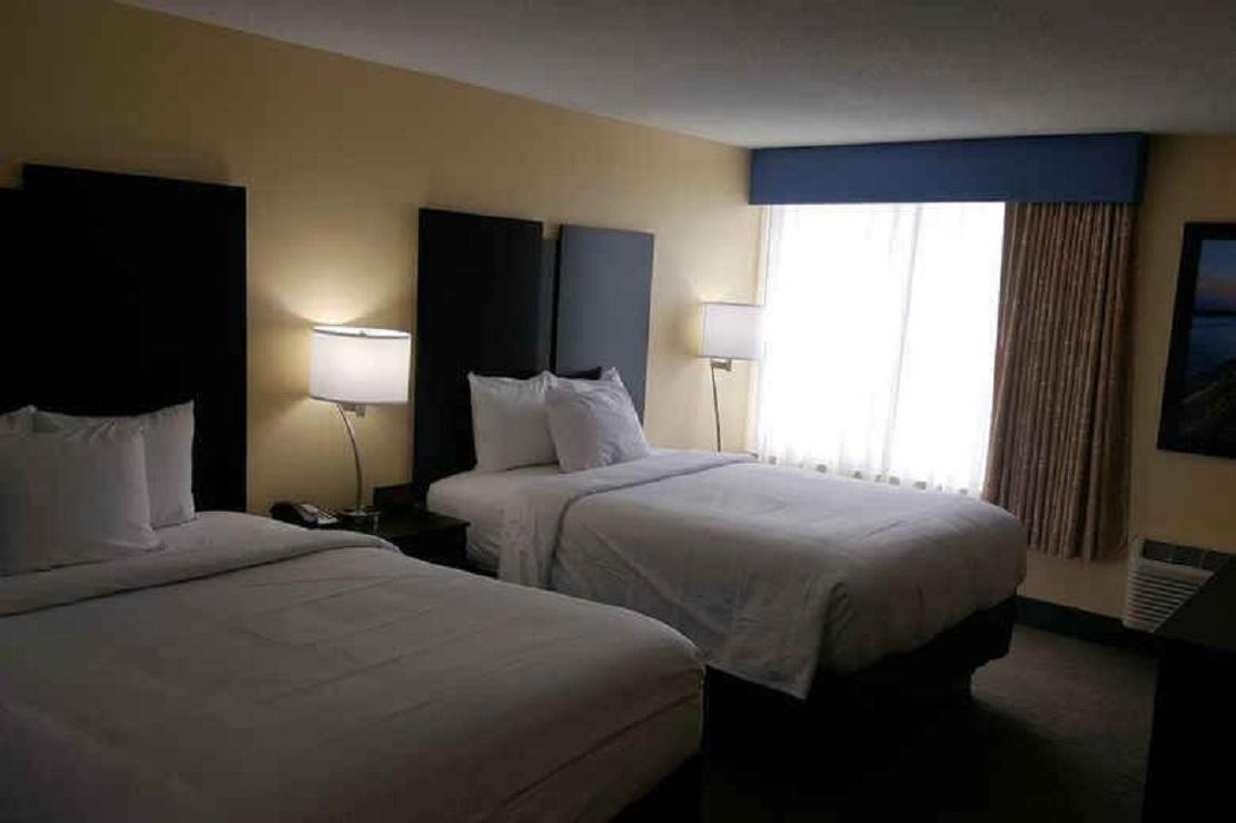 Days Inn & Suites By Wyndham Grand Rapids Near Downtown ワイオミング エクステリア 写真