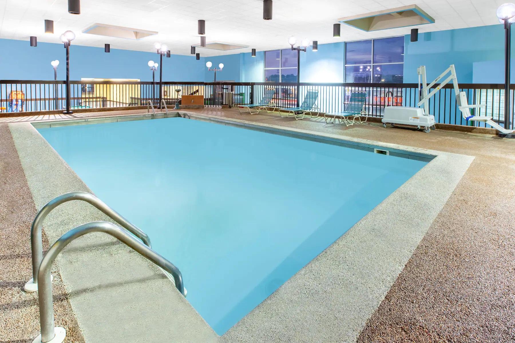 Days Inn & Suites By Wyndham Grand Rapids Near Downtown ワイオミング エクステリア 写真