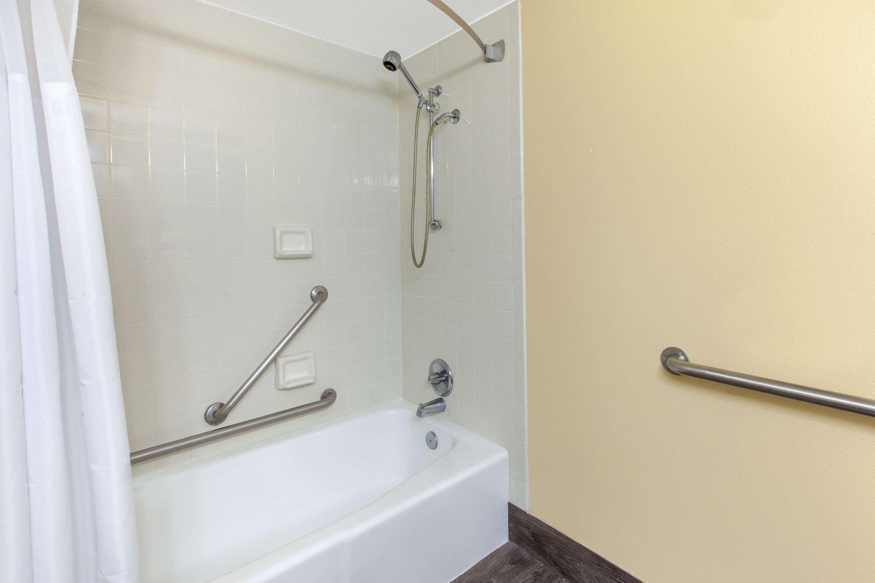 Days Inn & Suites By Wyndham Grand Rapids Near Downtown ワイオミング エクステリア 写真