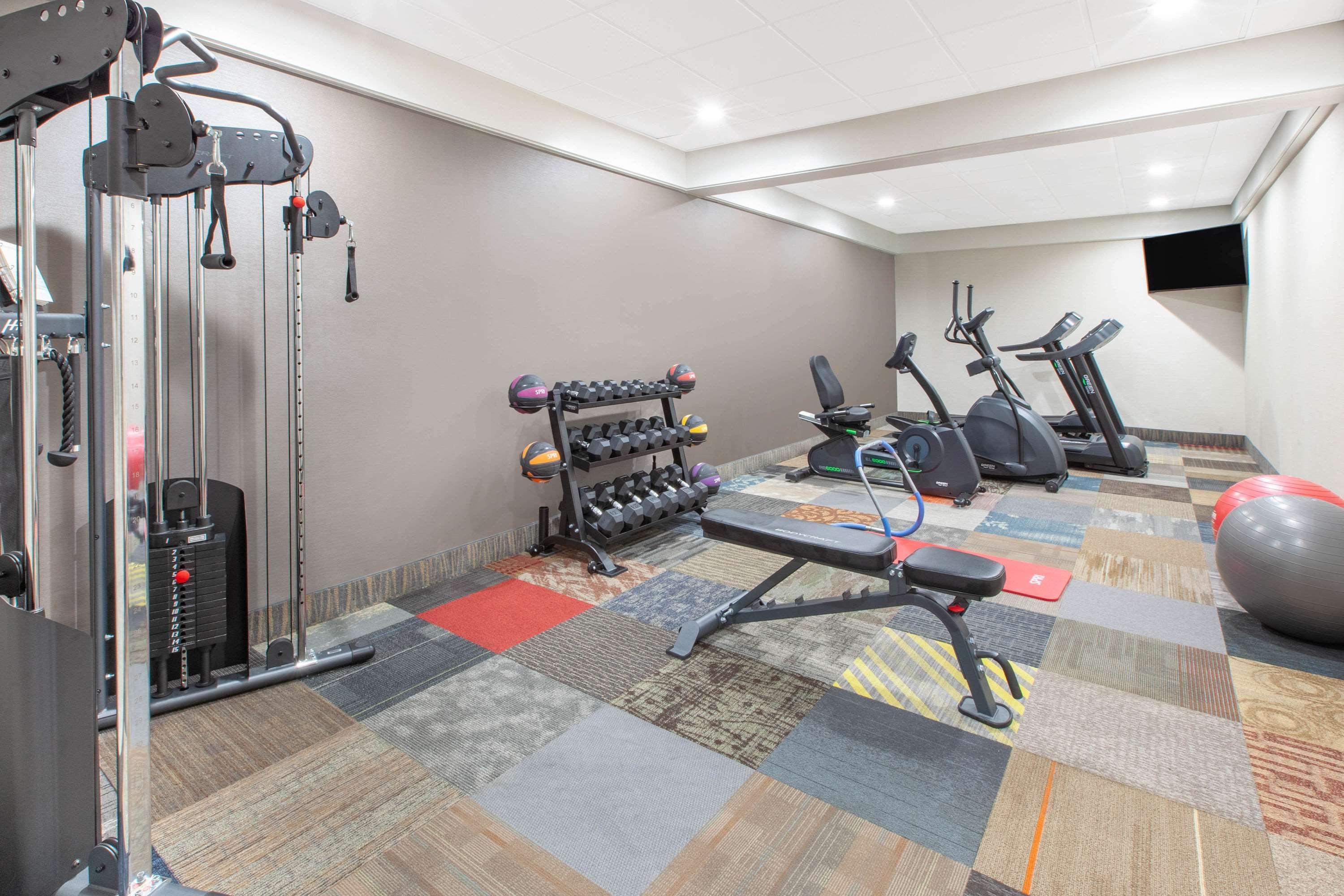 Days Inn & Suites By Wyndham Grand Rapids Near Downtown ワイオミング エクステリア 写真