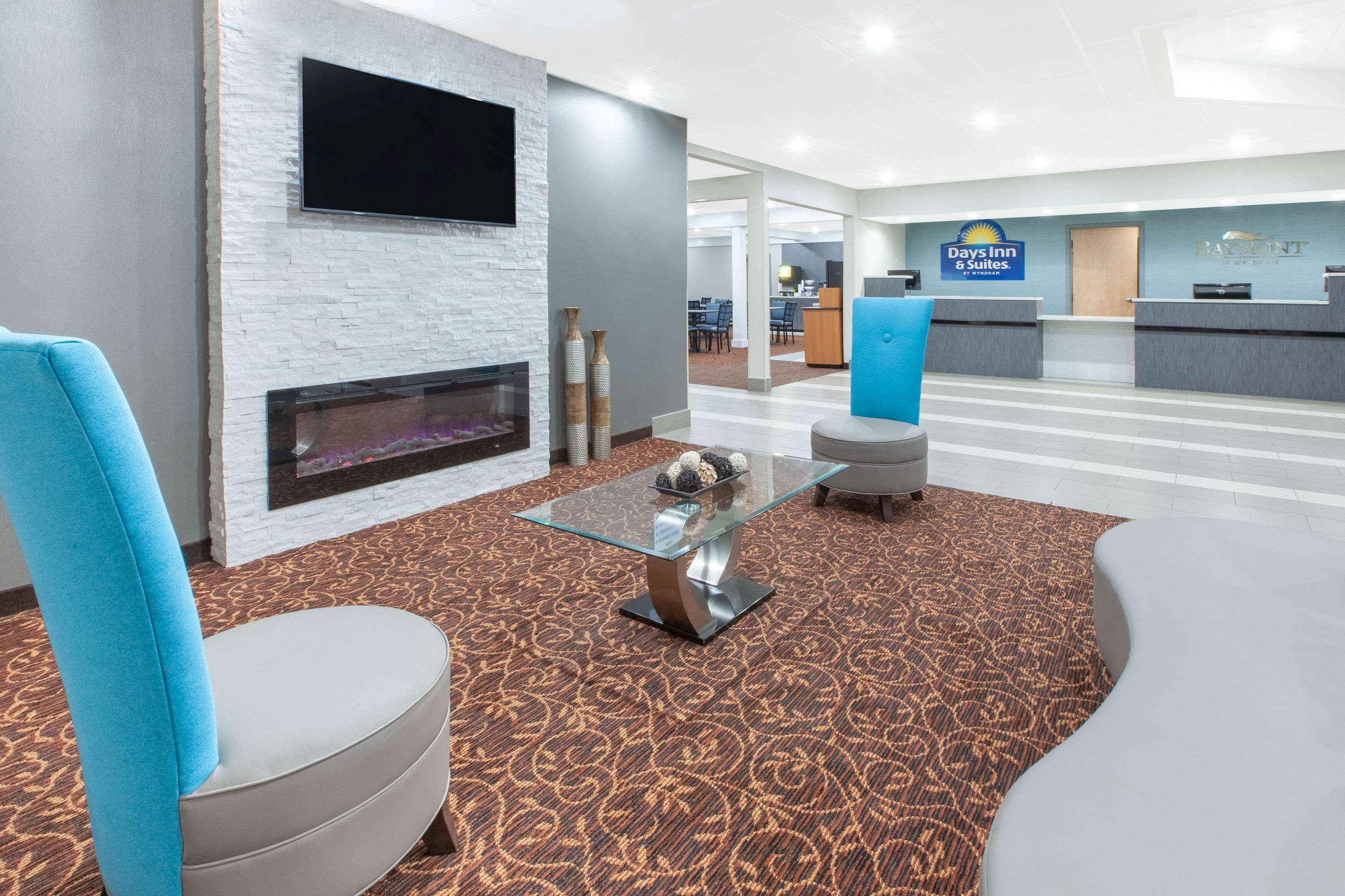 Days Inn & Suites By Wyndham Grand Rapids Near Downtown ワイオミング エクステリア 写真