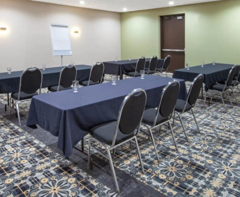 Days Inn & Suites By Wyndham Grand Rapids Near Downtown ワイオミング エクステリア 写真