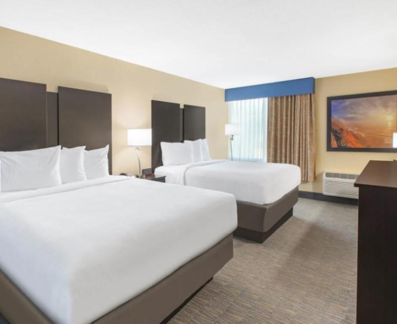 Days Inn & Suites By Wyndham Grand Rapids Near Downtown ワイオミング エクステリア 写真