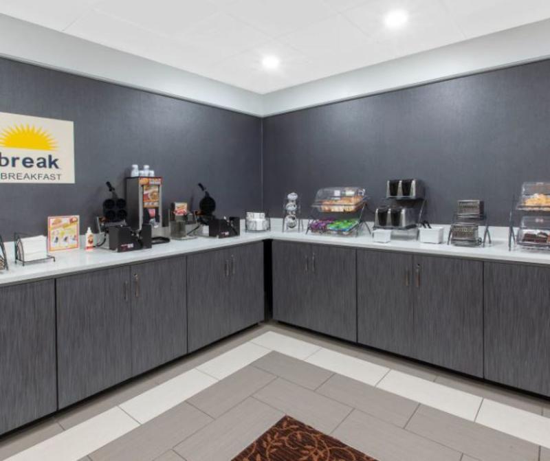 Days Inn & Suites By Wyndham Grand Rapids Near Downtown ワイオミング エクステリア 写真
